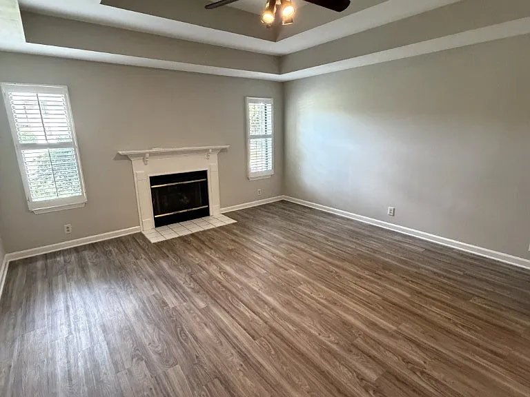 302 Hillside Ct — Photo 2