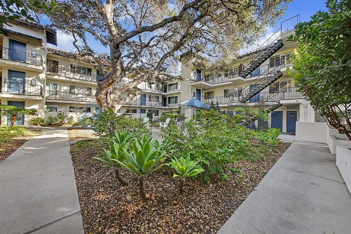 2 bed, 1148 sqft, $4,400 — Photo 2