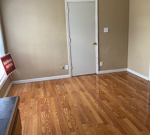 5th image of 4537 S 32nd Ave W
