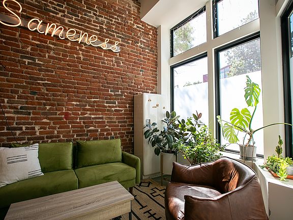 Super high, vaulted ceiling.