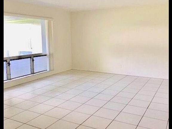 3rd image of 4511 NE 21st Ave APT 4