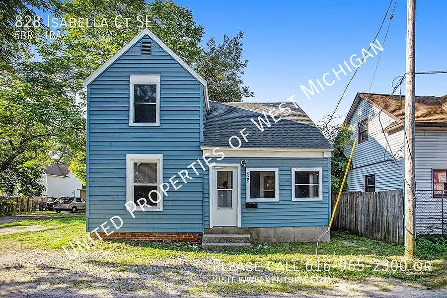 828 Isabella Ct SE