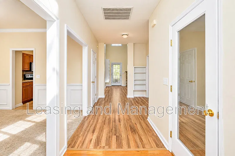 4 bed, 2.5 bath, 2215 sqft, $2,850 — Photo 3