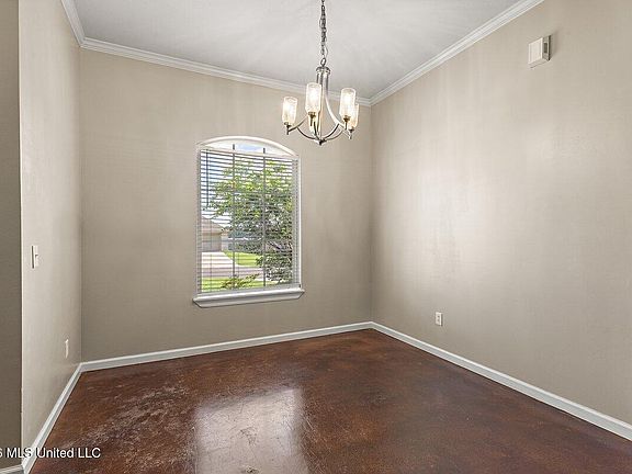 5th image of 119 Allie Ln
