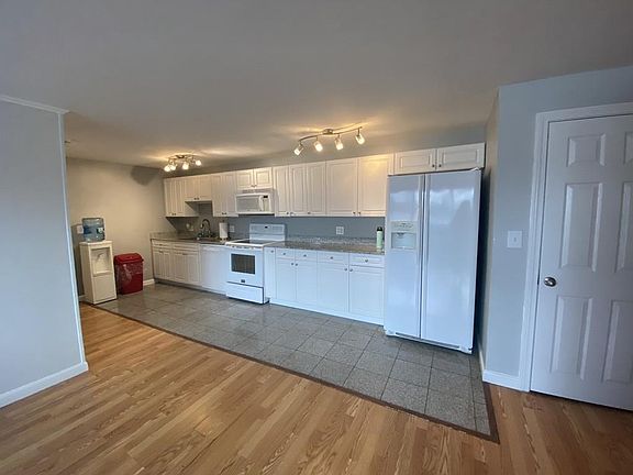 4th image of 6 Tara Dr Unit 7
