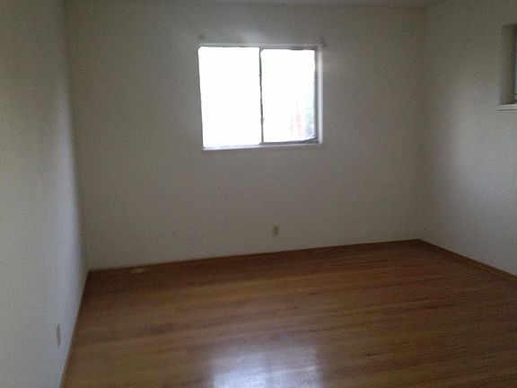 3rd image of 424 W Pardee Ln