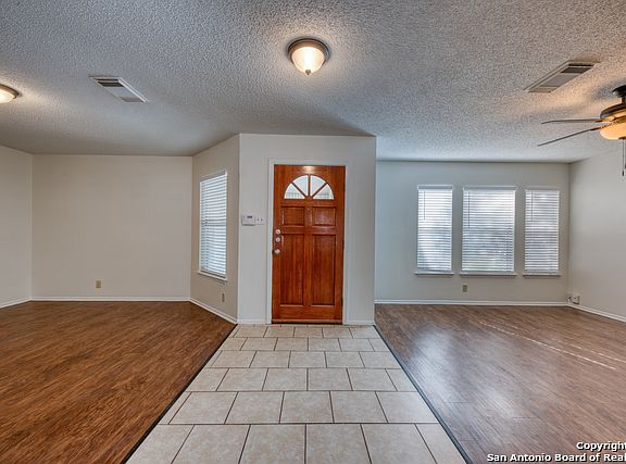 4th image of 9571 Wicklow Dr