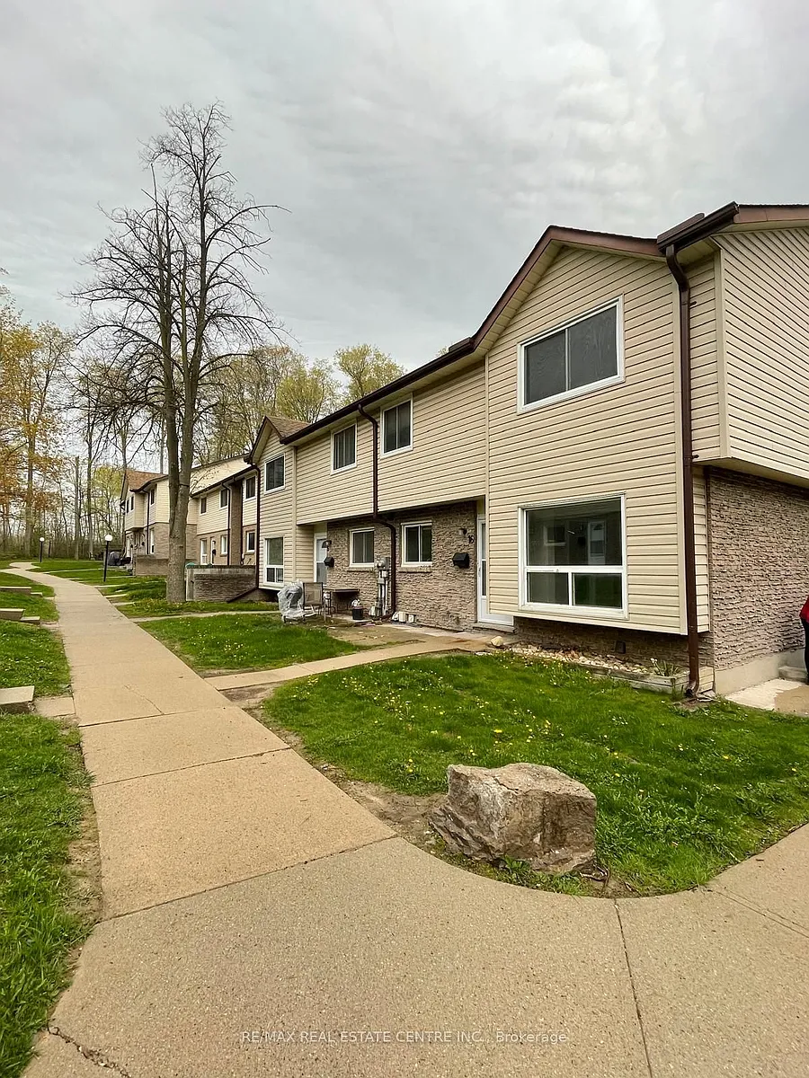 Building Photo - 453 Albert St #16