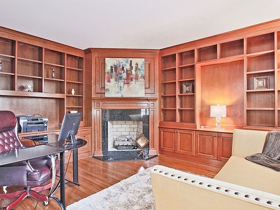3rd image of 3840 Glenhurst Dr SE