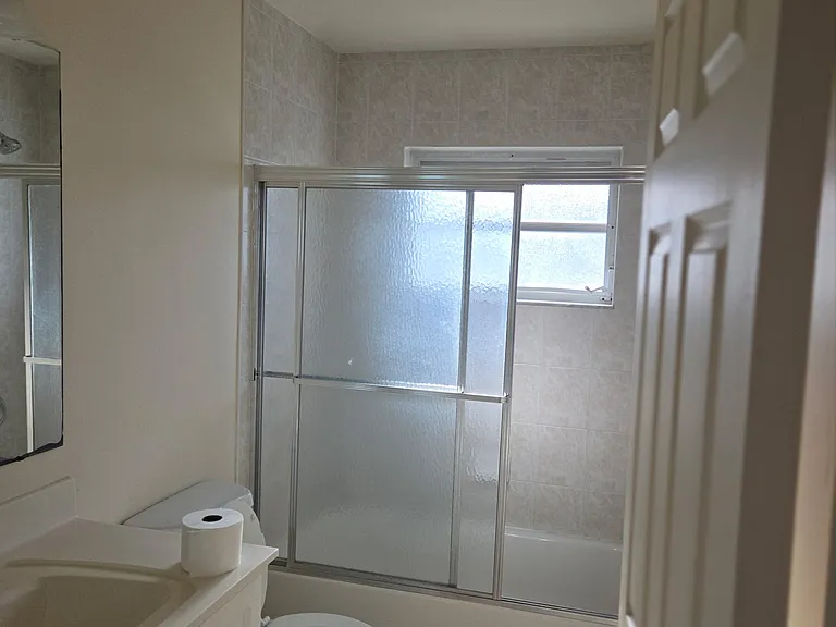 1816 SW 38th Ter — Photo 17