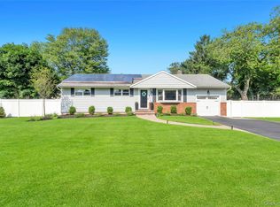5 Shaftsbury Ln, Melville, NY 11747
