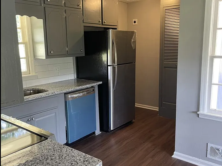 Rockdale Dr NW — Photo 7
