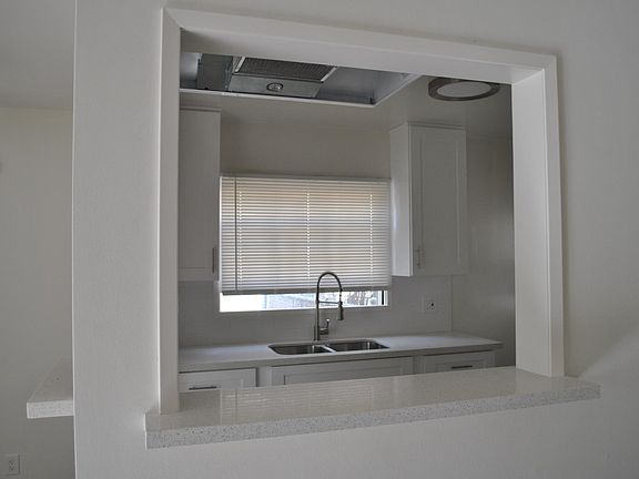 5th image of 175 Mockingbird Ln APT 1