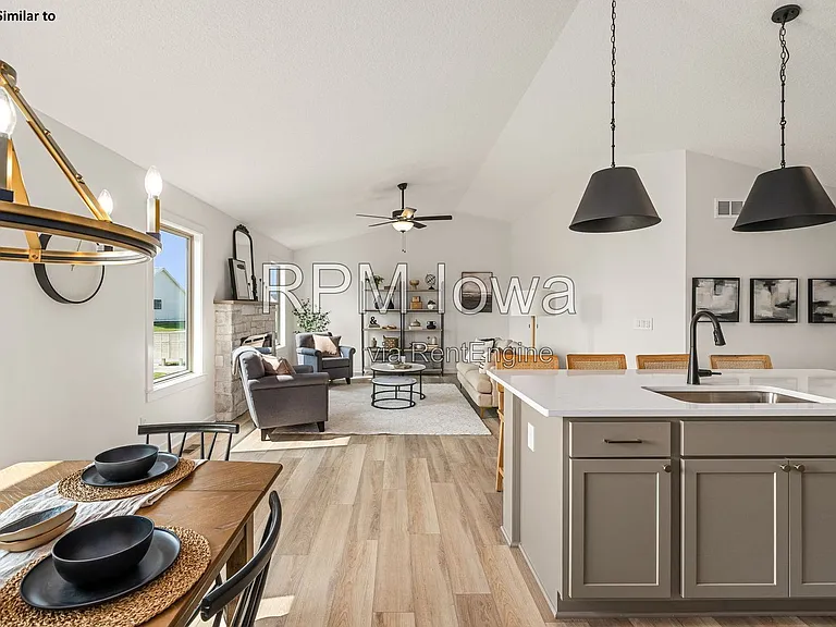 385 NW Ashley Ave — Photo 5
