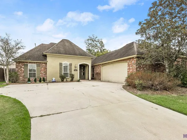 9296 Villa Crossing Dr, Greenwell Springs, LA 70739