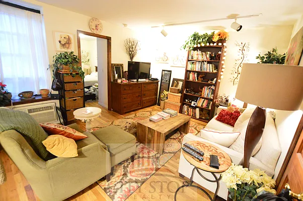 Rented by City Stop Realty | media 18