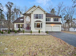 505 Galion Dr, Tamiment, PA 18371