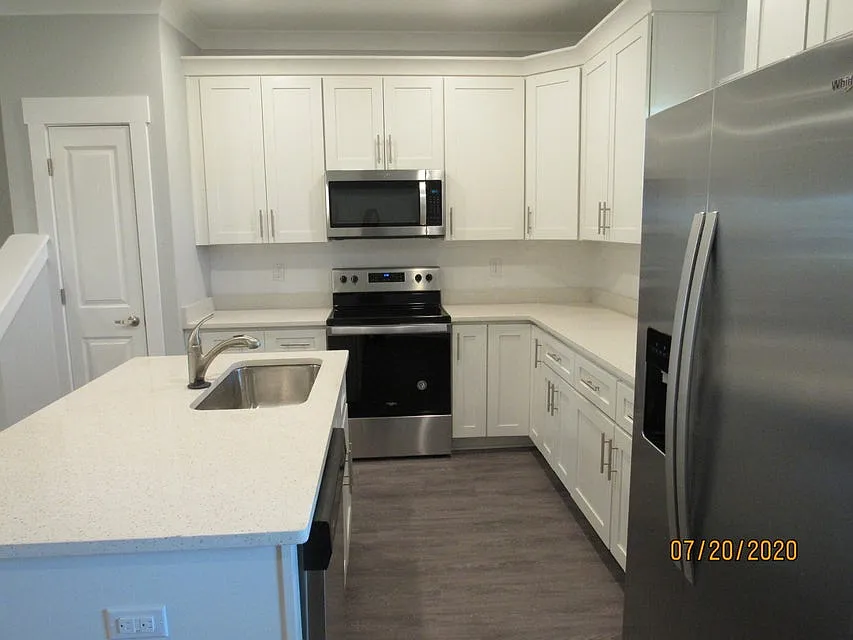 3 bed, 2.5 bath, 1485 sqft, $1,875 — Photo 4