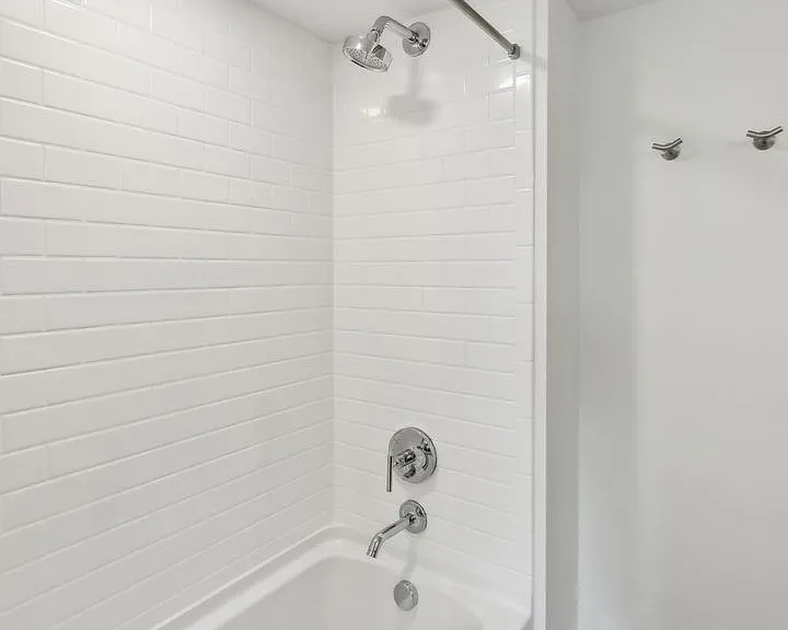 West 6th Apartments — Photo 81