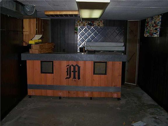 4th image of 2240 S Villa Ave