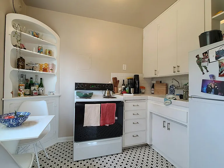 956 10th Ave E #302 — Photo 4