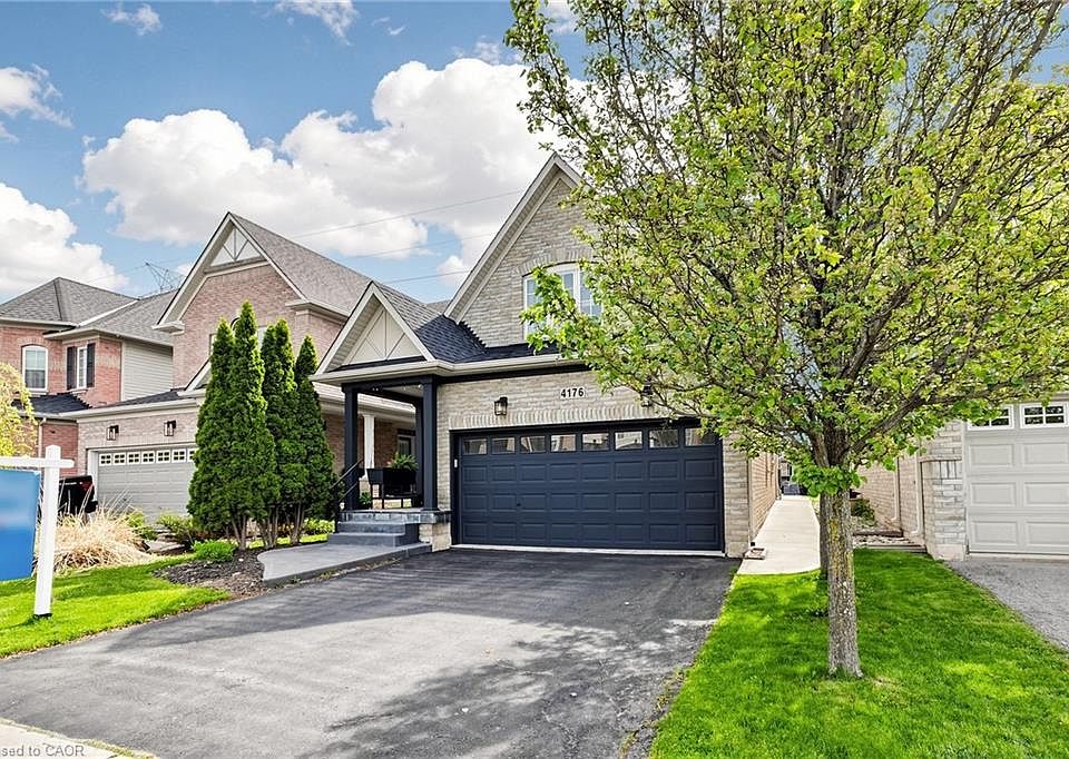 1st image of 4176 Saunders Cres