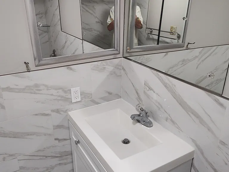 911 Washington Ave #218 — Photo 14