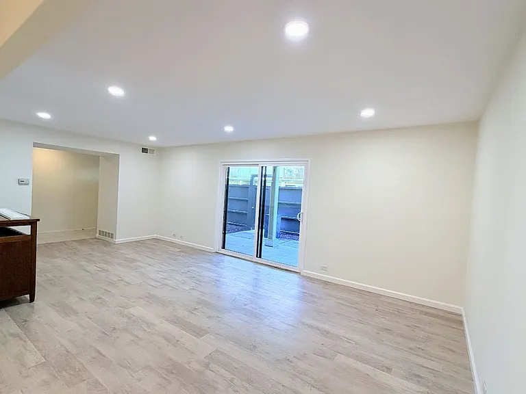 7101 Admiralty Ln — Photo 6