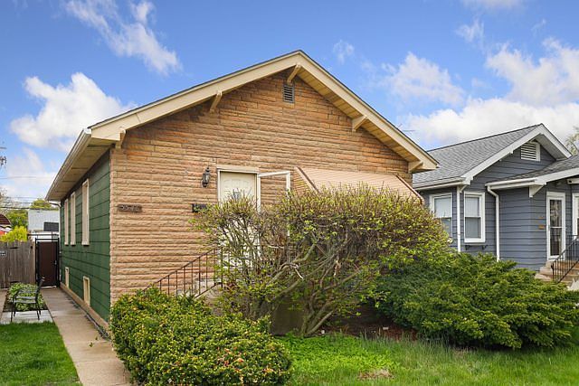 1st image of 5546 W Warwick Ave