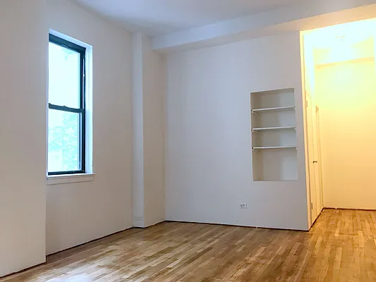 Rented by Salizzoni Realty | media 10