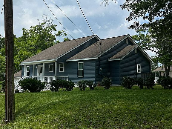 4th image of 3812 Willow St