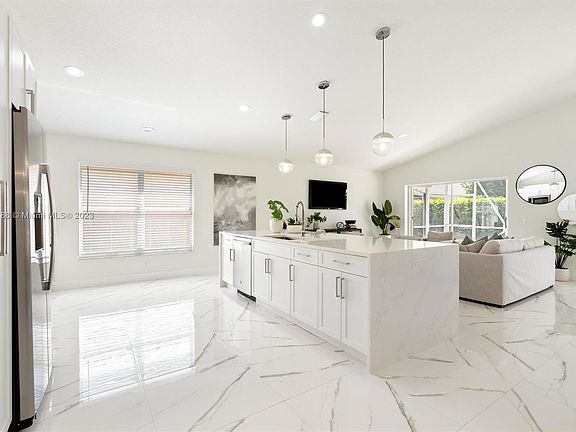 5th image of 7558 Sagunto St