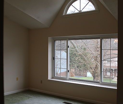 4th image of 129 Crescent Dr