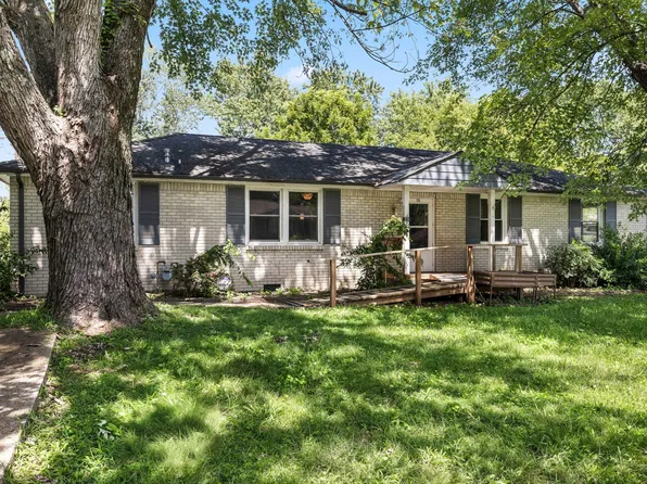 210 Nottingham Pl, Clarksville, TN 37042
