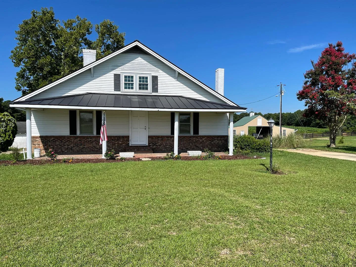 3 bed, 2.0 bath, 2288 sqft, $1,500 — Photo 3