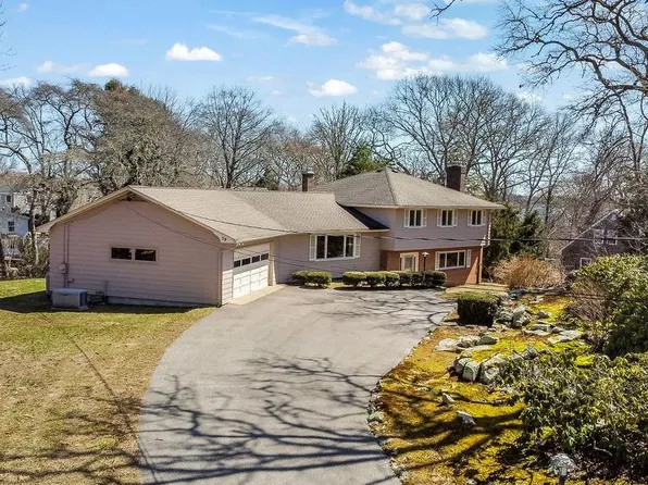 39 Brookside Dr, Charlestown, RI 02813