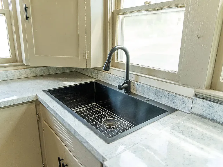 708 N Montgomery St — Photo 3