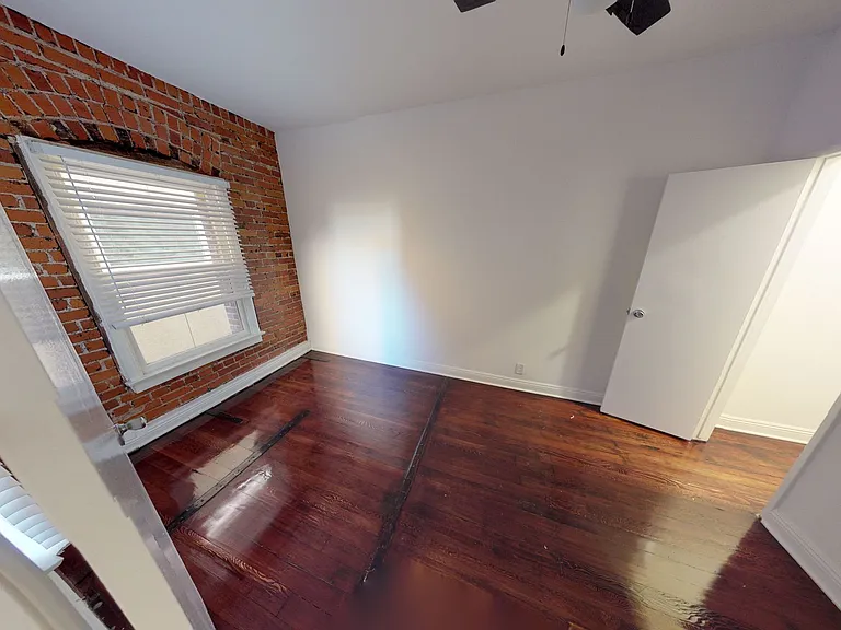 The Elmwood Apartments — Photo 9