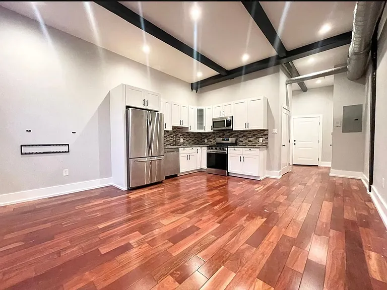 1025 E Montgomery Ave — Photo 3