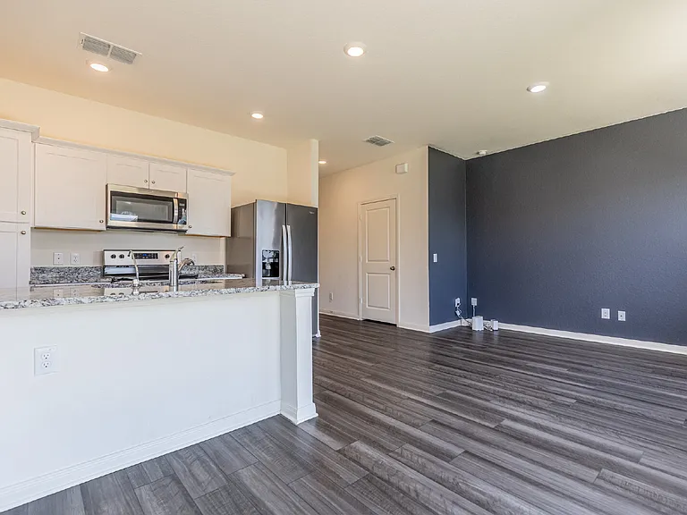 14706 Maple Ter — Photo 6