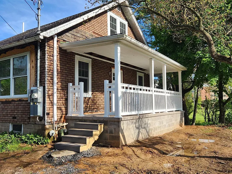 17 Lindbergh Ave — Photo 2