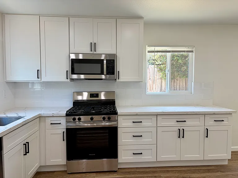 1481 Balboa St — Photo 2