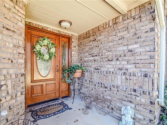 3rd image of 508 Lincoln Oaks Ct