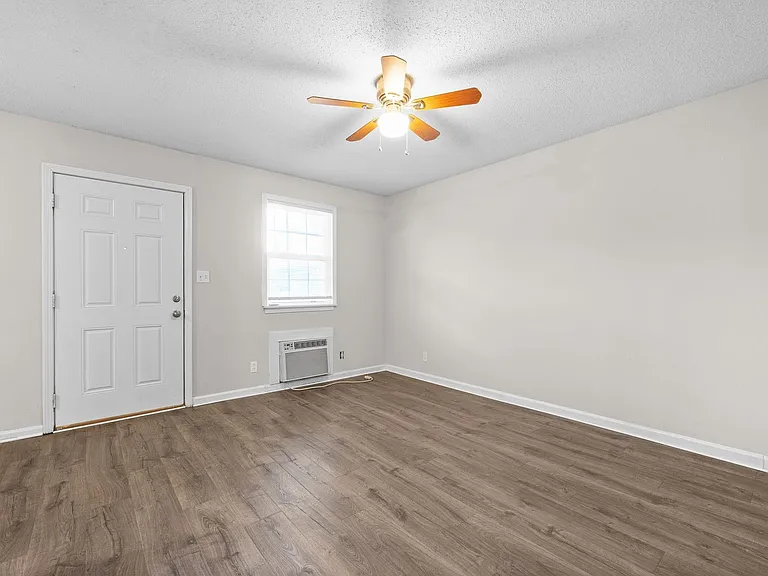 2 Bedroom Pet Friendly Apartment For Rent Near APSU! — Photo 22