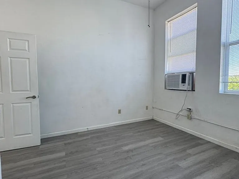 132 W. Sycamore St. — Photo 12