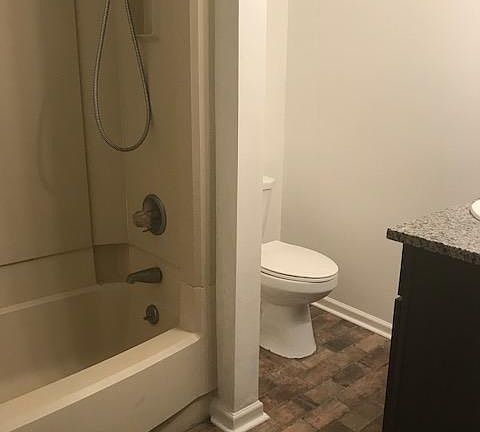 5th image of 508 Patricia Ave