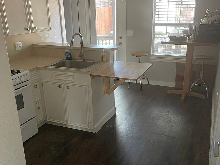 2320 Santa Rosa St — Photo 9
