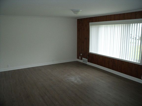 4th image of 8116 W Long Lake Dr