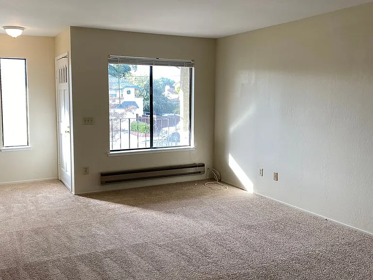 403 Roosevelt Ave — Photo 5