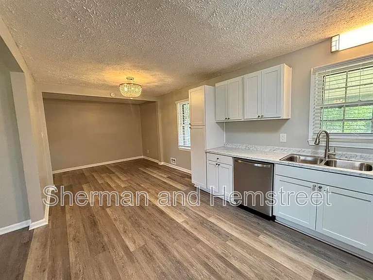 216 Weldon Rd — Photo 5